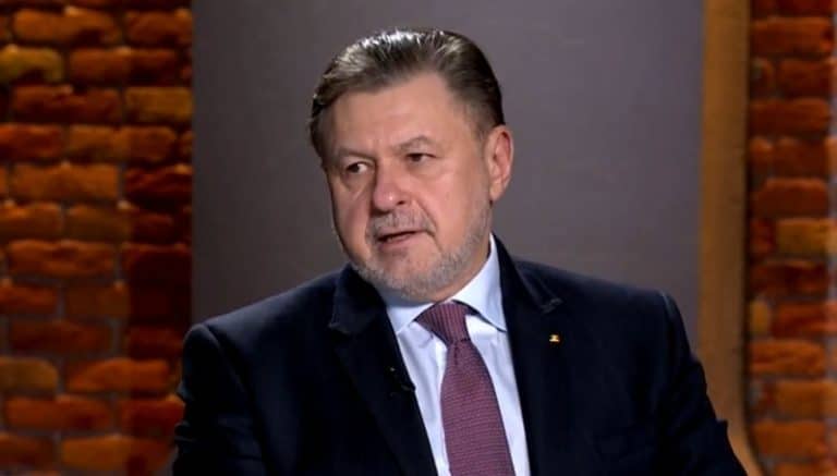 ‘Am avut mii de studenți / L-am întrebat ce notă a luat’