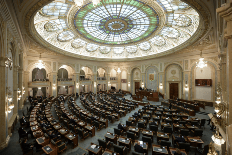 Fugarilor condamnați li se cere să plătească pentru aducerea lor înapoi în țară