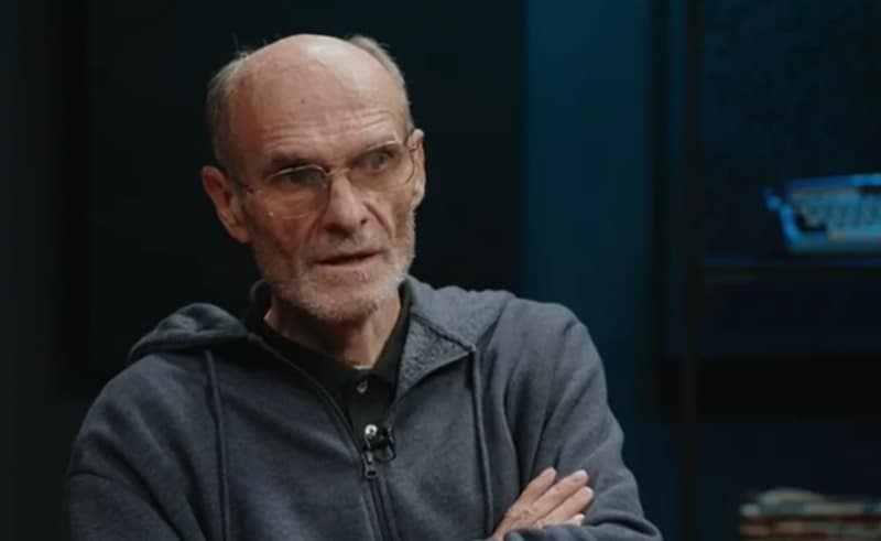 ‘Prostălău agresiv, corupt, plin de bani, nesimțit, mincinos, arogant’