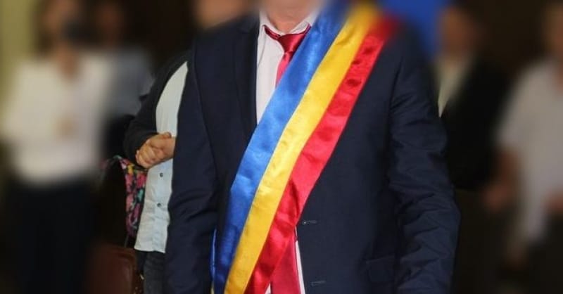 După un ‘mandat’ de 4 ani în pușcărie, un fost primar cu greutate revine și candidează la o primărie mare