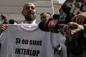 Nicușor Dan și-a făcut un tricou special pentru a-i răspunde lui Piedone/ FOTO