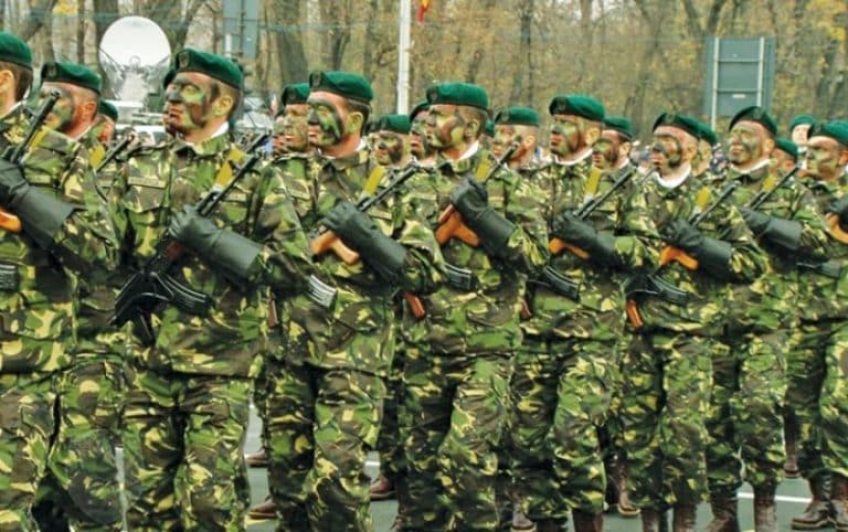 România se pregătește discret pentru reintroducerea serviciului militar obligatoriu