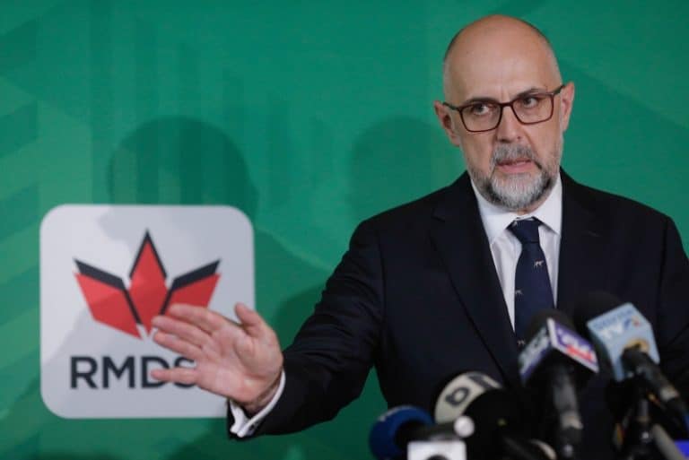 La mijloc sunt concendiile medicale