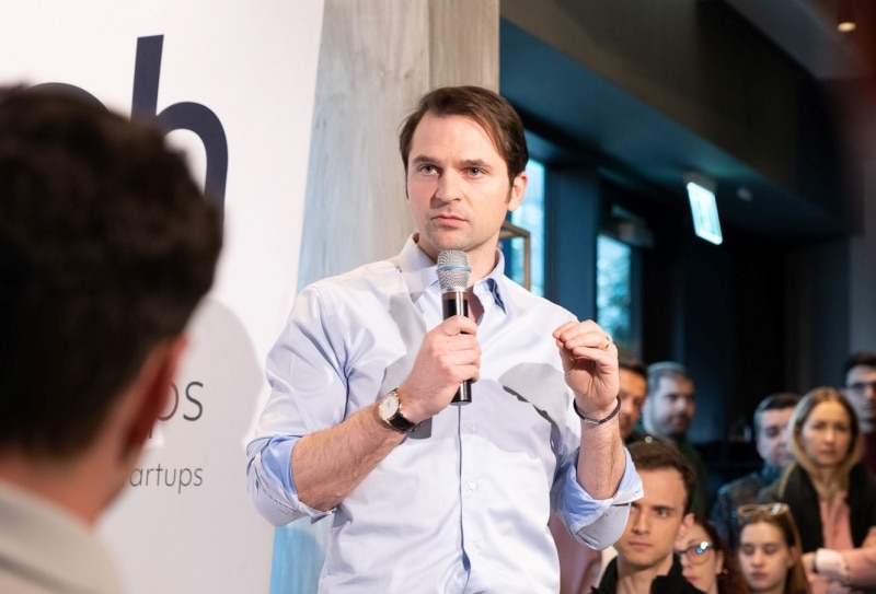 Cum și-a permis să studieze la Harvard și Stanford (VIDEO)