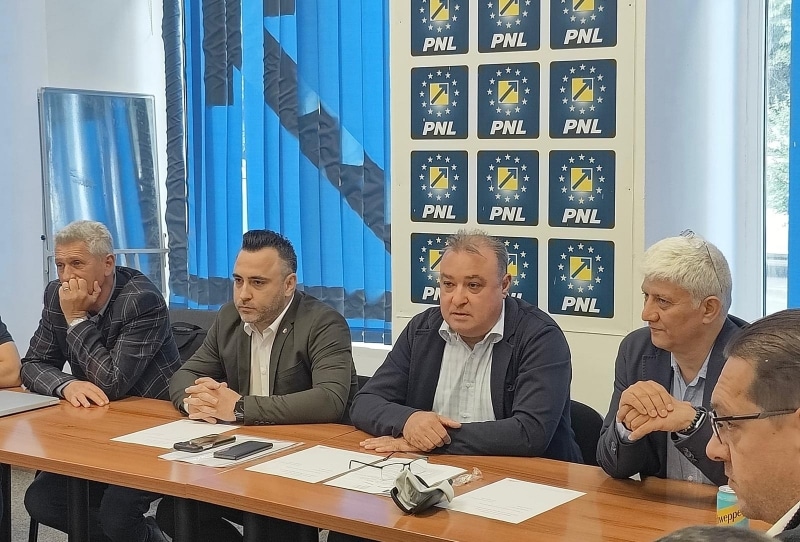 Lovitură grea pentru Alianța Dreapta Unită în Sectorul 5. Ce nume grele au trecut la PNL