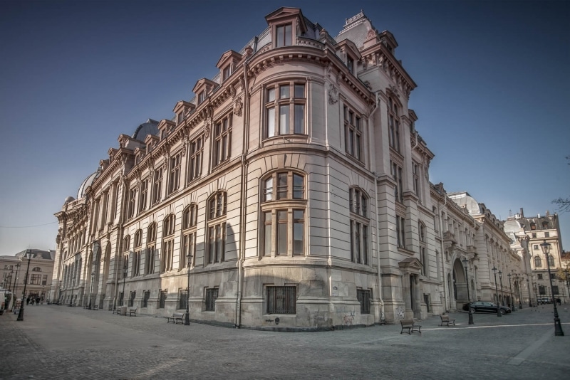 ‘Sunt bizare şi discriminatorii!’ / Proteste la Ministerul Culturii şi în Piaţa Victoriei