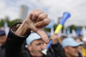 Încep protestele angajaţilor Ministerului Investiţiilor şi Proiectelor Europene