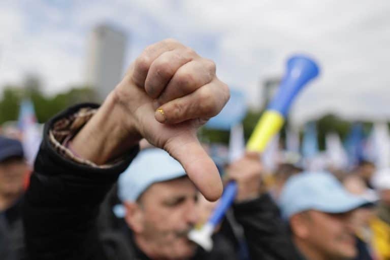 Încep protestele angajaţilor Ministerului Investiţiilor şi Proiectelor Europene