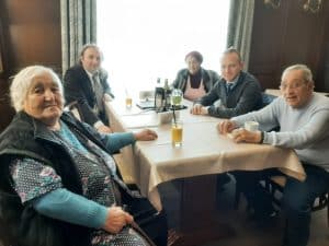 Un român candidează la Consiliul Local împreună cu bunica, mama și fratele lui