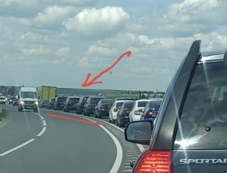 FOTO Marcel Ciolacu a rămas blocat în trafic la Podu Iloaiei după discuțiile cu afaceriștii ieșeni despre Autostrada A8