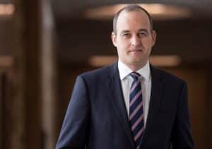 VIDEO Sancţiune maximă pentru Dan Vîlceanu, după ce l-a bătut pe Florin Roman în Parlament