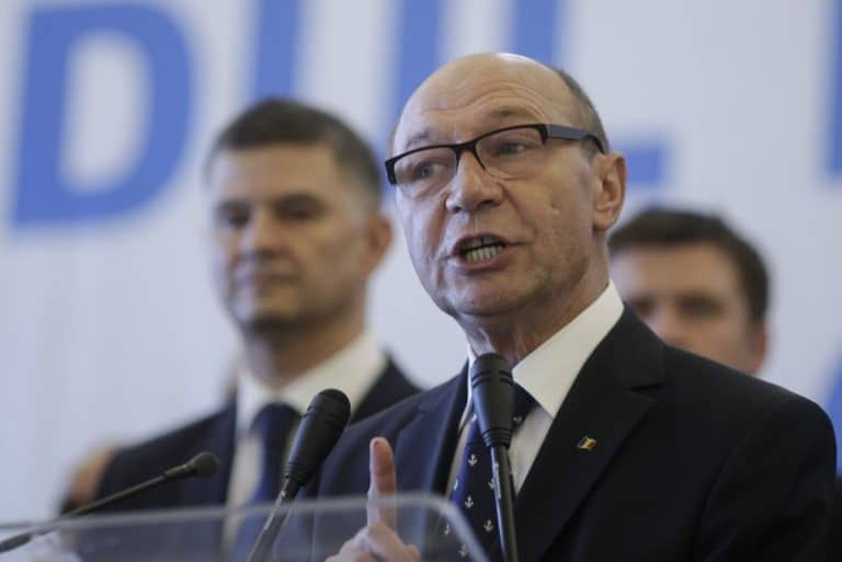 În mintea unor înfierbântați! Ei vor dictatură!