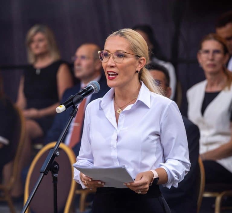 Ramona Ioana Bruynseels, candidată la Primăria Sectorului 1, o acuză pe Clotilde Armand că a ignorat interesele copiilor