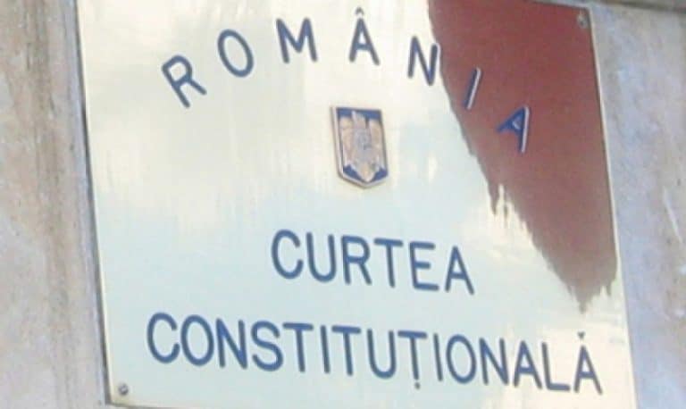 Sesizarea privind modificarea Legii recunoştinţei faţă de eroii-martiri, amânată de CCR
