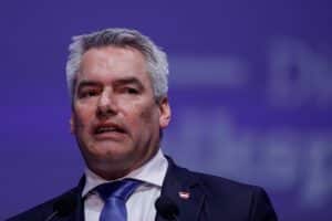 câștigă alegerile forțele proruse, în timp ce Nehammer pierde votanți în ritm galopant