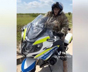 VIDEO IGPR, reacție după ce Diana Șoșoacă a fost surprinsă ‘călare’ pe motocicleta Poliției