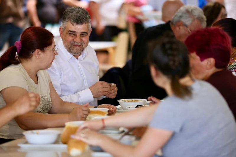 Premierul Ciolacu a vizitat cea mai mare fabrică de mobilă din Maramureș