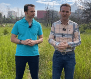 VIDEO Robert Negoiță a încercat să pună umărul la campania lui Sebastian Burduja, dar ‘l-a îngropat’, în parcul IOR