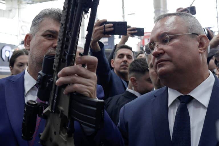 Liberalii, lăsați în offside de premierul Ciolacu