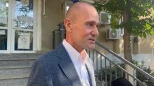 Sunt modest! Stau la garsonieră! Să nu vină fătucile la mine!