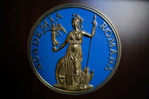 Foștii colaboratori ai Securității nu pot fi membri ai Academiei Române (adoptare tacită în Senat)/ Mugur Isărescu stă însă liniștit