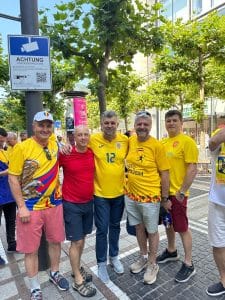 VIDEO Marcel Ciolacu merge la meciul României și face senzație printre suporterii români