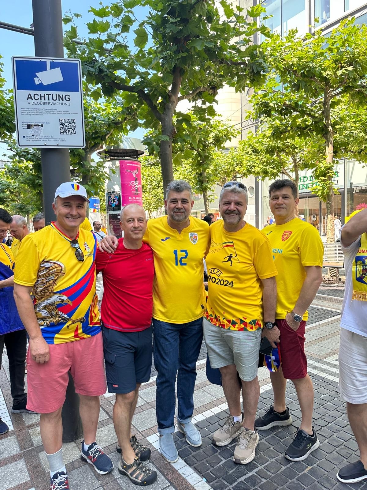 VIDEO Marcel Ciolacu merge la meciul României și face senzație printre suporterii români