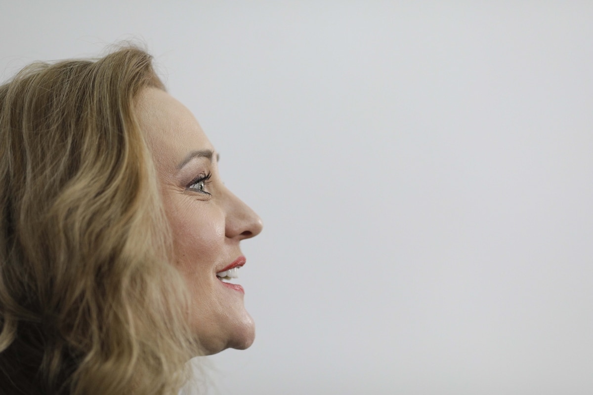 ‘Prima dată îţi înşeli nevasta şi spui că stai puţin că m-am îmbătat / Dar a doua oara de ce ai mai făcut-o?’