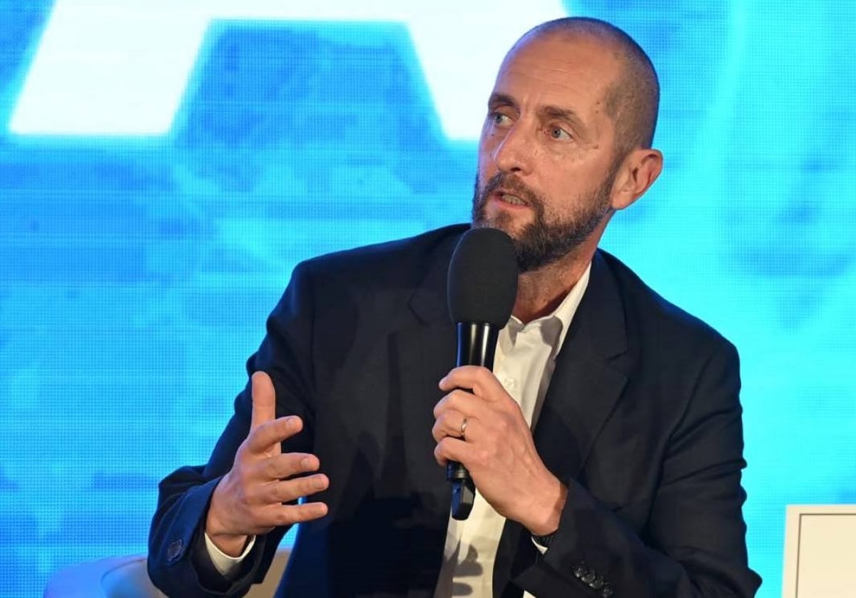 M-am săturat de congresele politicienilor din locațiile de 5 stele. În fabrici, pe șantiere, în ferme, acolo e economia reală