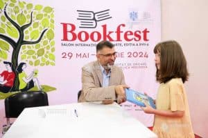 Aş vrea ca volumul ‘Constituţia pentru copii şi tineri’ să devină un liant între copii şi adulţi