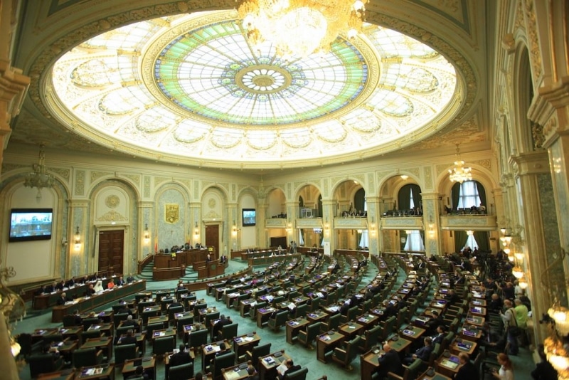 Facilități fiscale pentru asistenţii persoanelor cu handicap grav, adoptate tacit de Senat