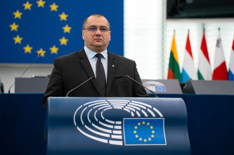un bărbat ce se consideră femeie nu e femeie!