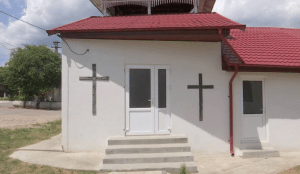 ‘Dumnezeu să-l ierte!’ – Secție de votare, în camera mortuară. În Vrancea, oamenii vor vota, la propriu, cu mortul lângă ei