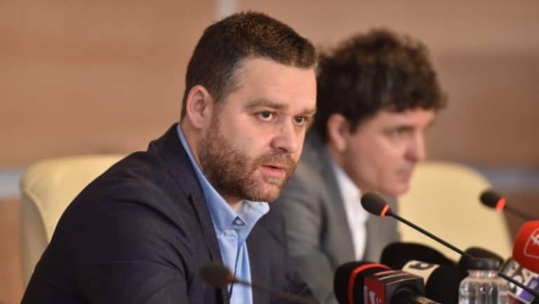 ‘Niciun proiect nou în 4 ani. Pentru ce vrea bani?’