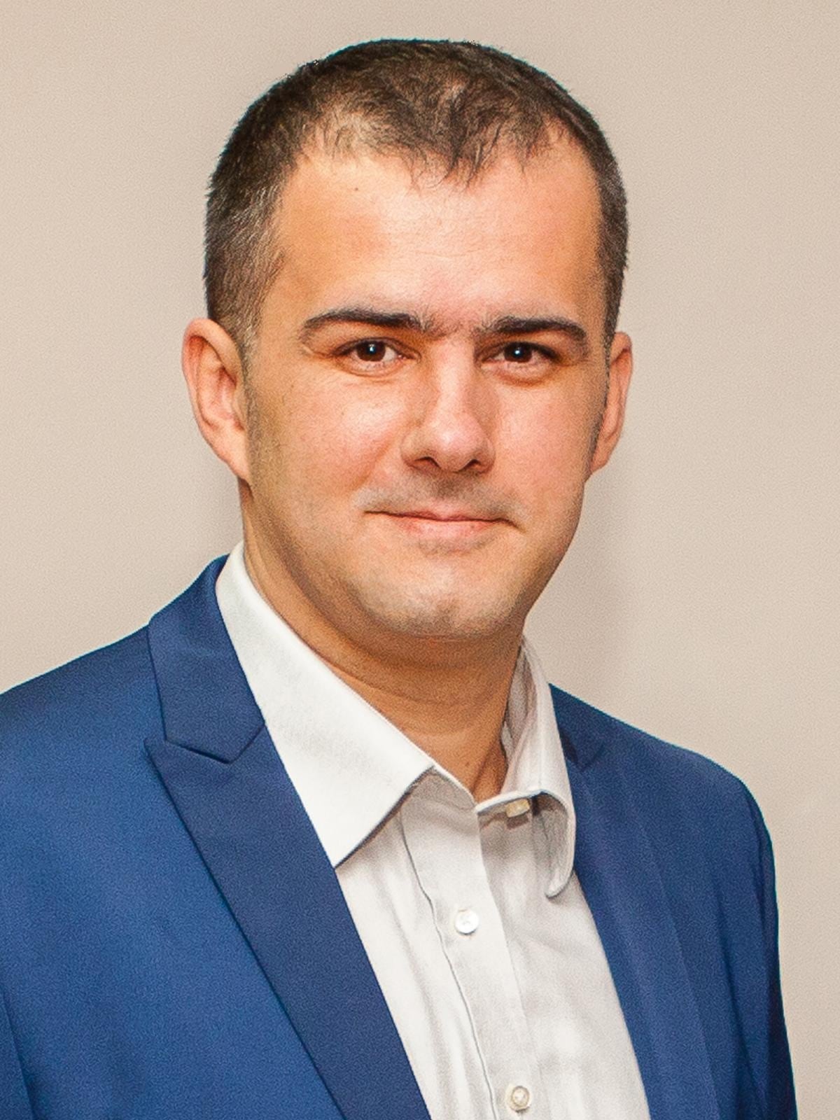 Vreau să candidez la șefia USR! Nimeni nu își asumă și prezindețialele