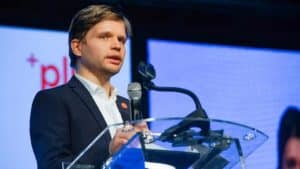 Am fost slabi pentru că trei ani ne-am certat ca chiorii pentru nimic