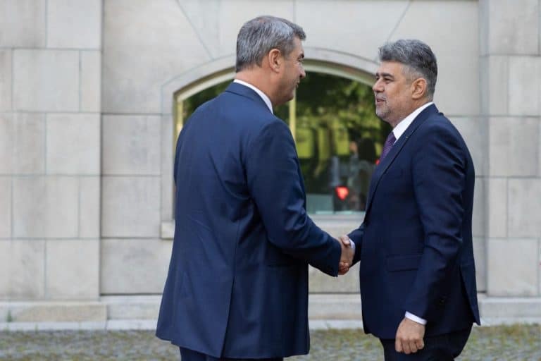 FOTO Marcel Ciolacu nu revine în România cu mâna goala