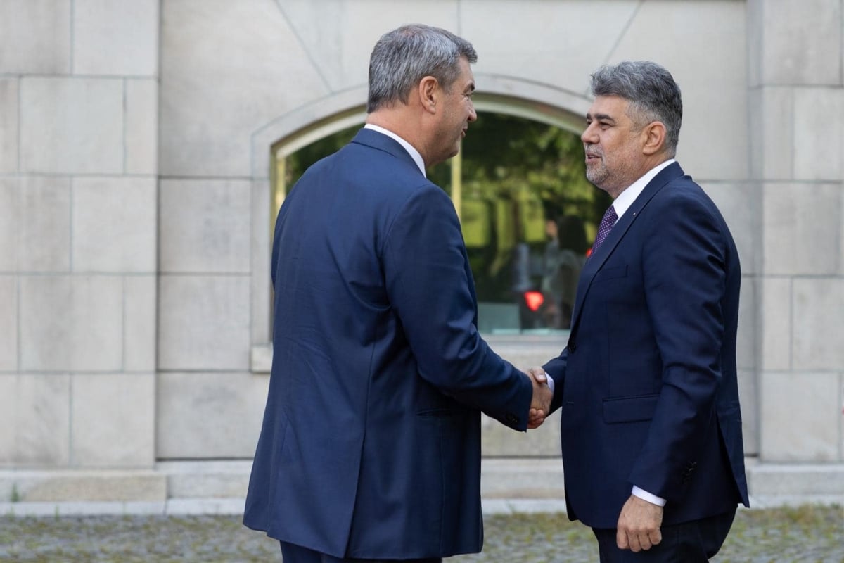 FOTO Marcel Ciolacu nu revine în România cu mâna goala