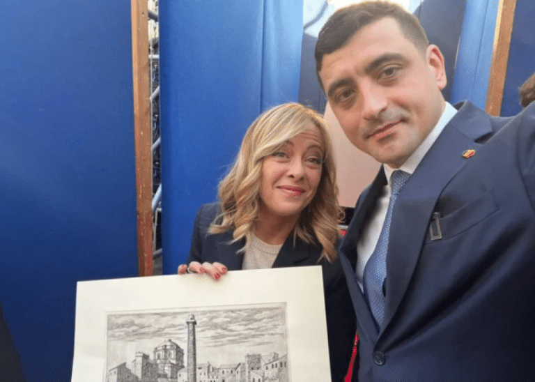 Simion intră în joc și va conta serios la masa negocierilor