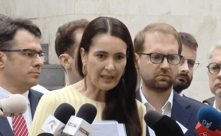 Clotilde Armand caută o cale pentru a rămâne la Primărie și vizează postul de viceprimar. Cu cine poartă negocieri primărița (surse)