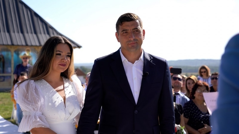 George Simion și-a cheltuit cadoul de nuntă de 400.000 de euro! Soția a devenit bugetară/ Declarație de avere