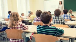 Se vrea modificarea legii învăţământului: Redevin uniformele școlare obligatorii?