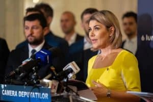 ‘În loc să îi preocupe traiul românilor, cei din PSD și PNL se ceartă pe data prezidențialelor’