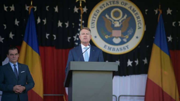 Klaus Iohannis dă un semnal, chiar la ambasada SUA: România devine ‘Poarta Europei’