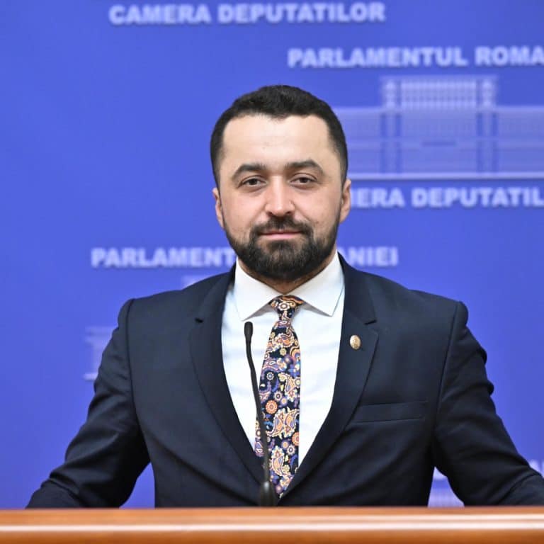 Naționalism penal! Deputatul SOS România Ciprian Ciubuc s-a ales cu dosar penal după ce a distrus lucerna cu turma de oi!