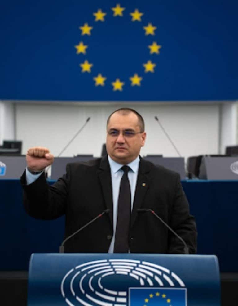 Dacă instituțiile făceau pentru Schengen ce au făcut pentru candidatura lui Iohannis la șefia NATO, scăpam de controalele vamale acum 7-8 ani