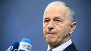 Comportamentul lui pune sub semnul întrebării capacitatea României de a garanta pentru diplomați serioși