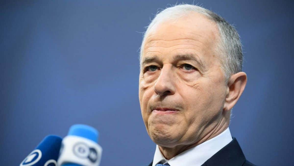 Comportamentul lui pune sub semnul întrebării capacitatea României de a garanta pentru diplomați serioși