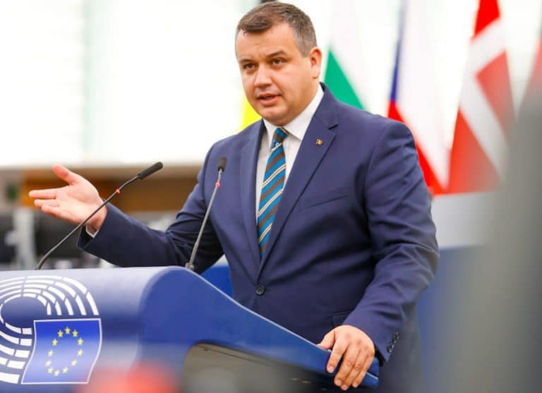 Liderii coaliției nu înțeleg semnificația zilei de 1 Decembrie. Și-au atins măsura incompetenței