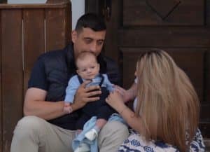 Imagini cu primul copil al liderului AUR